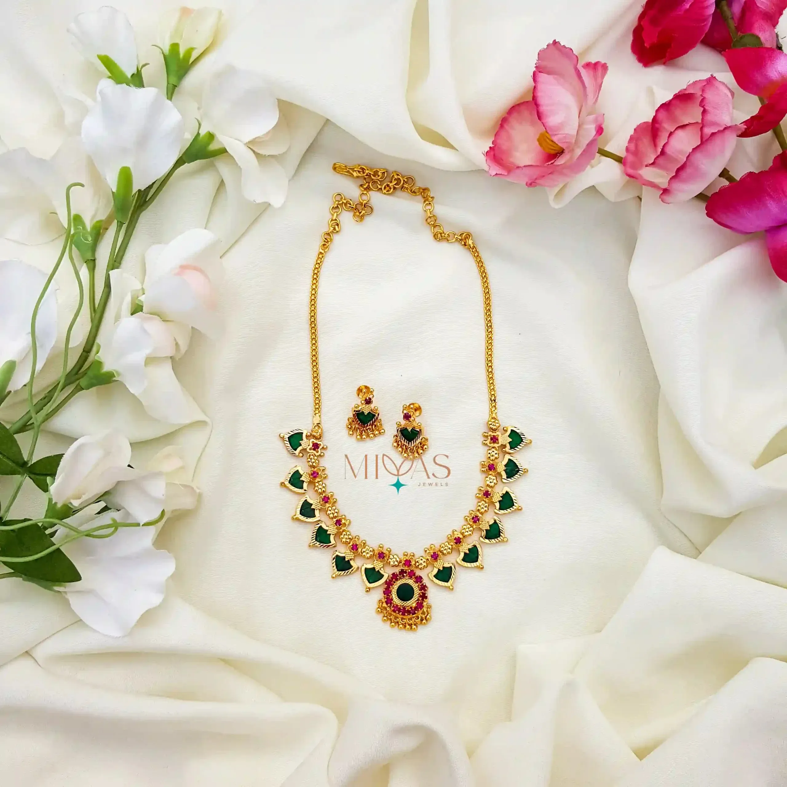 Beautiful Kemp & Green Stone Necklace