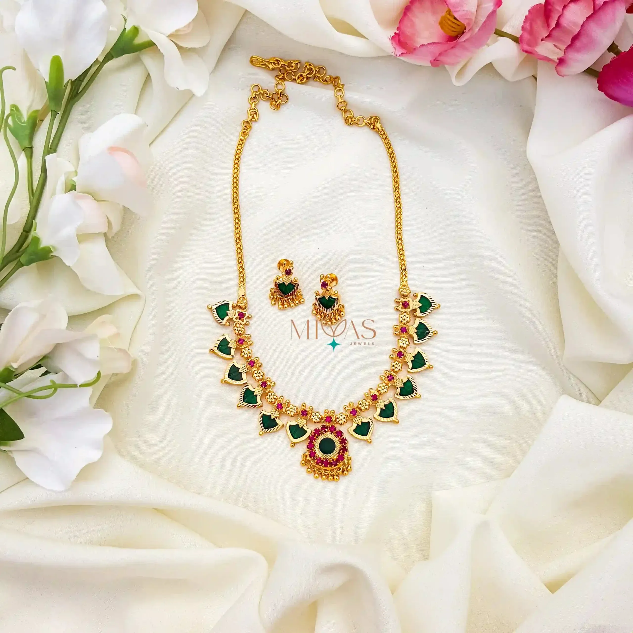 Beautiful Kemp & Green Stone Necklace