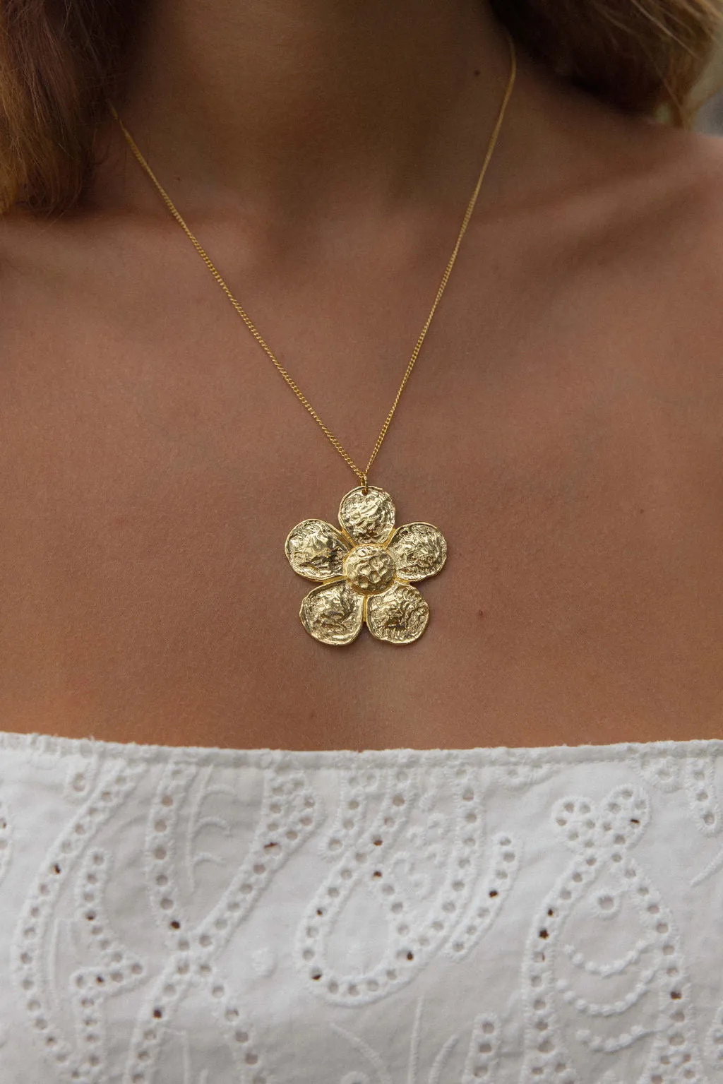 Big Flower Necklace Gold Plated