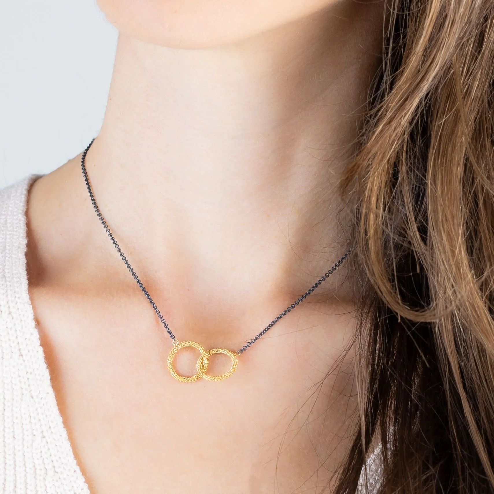 Contrast Interlocking Circles Necklace