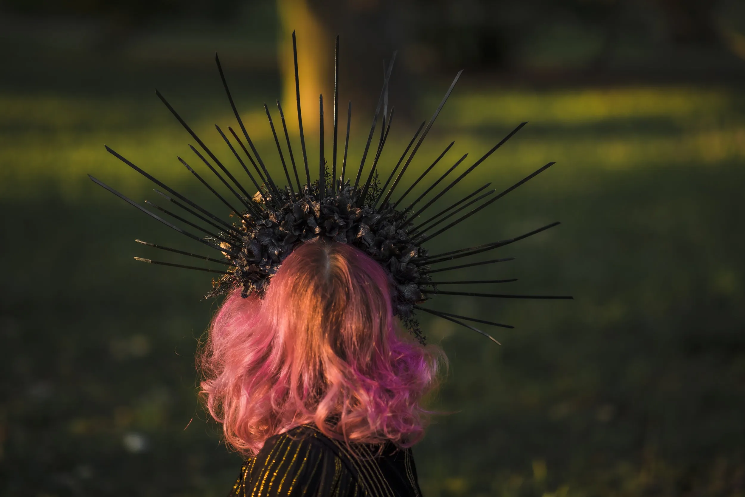 Flower black and gold halo crown Met gala crown Spiked wedding tiara Bridal headpiece Sun ray crown Black photoshoot halo crown Magaela