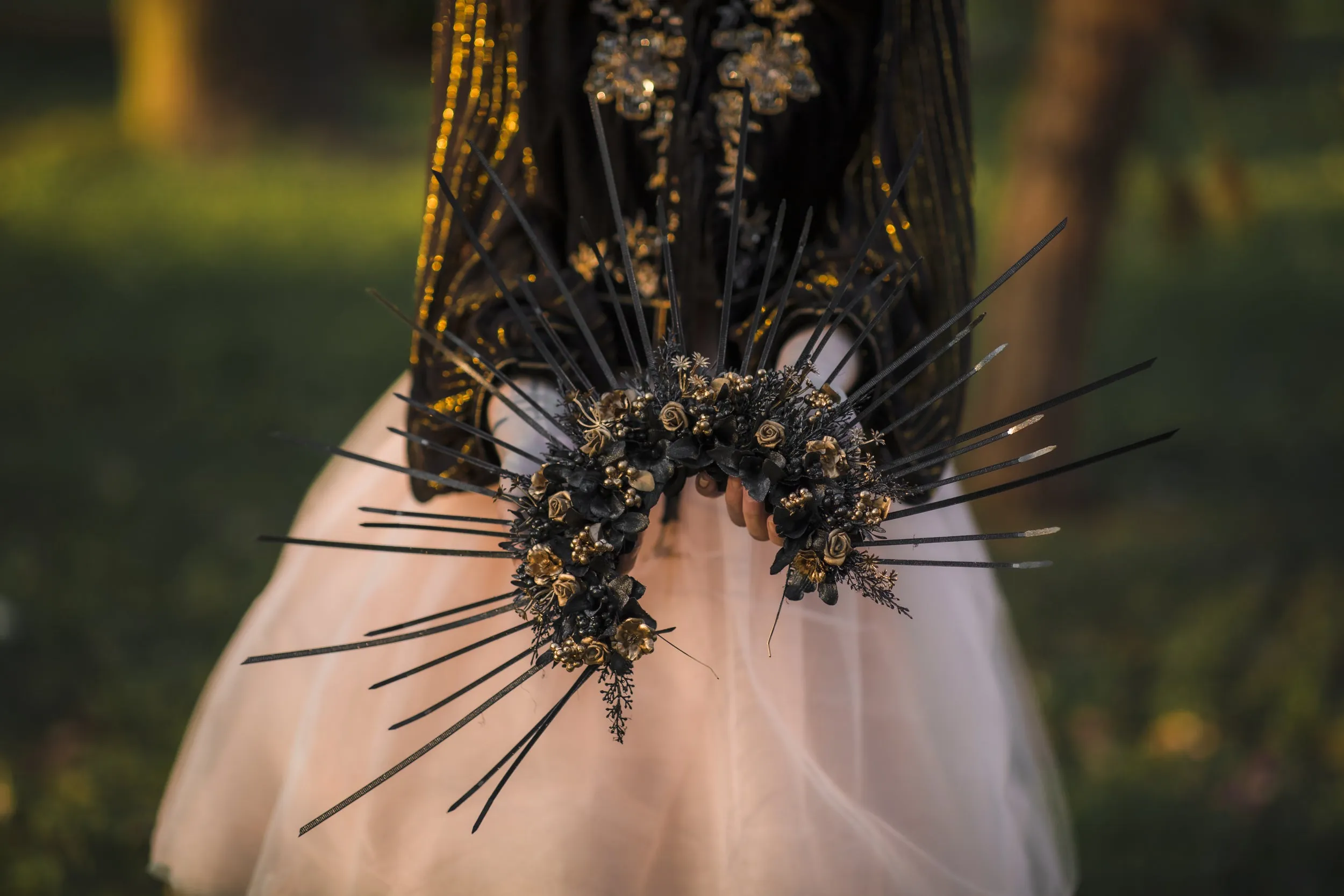 Flower black and gold halo crown Met gala crown Spiked wedding tiara Bridal headpiece Sun ray crown Black photoshoot halo crown Magaela