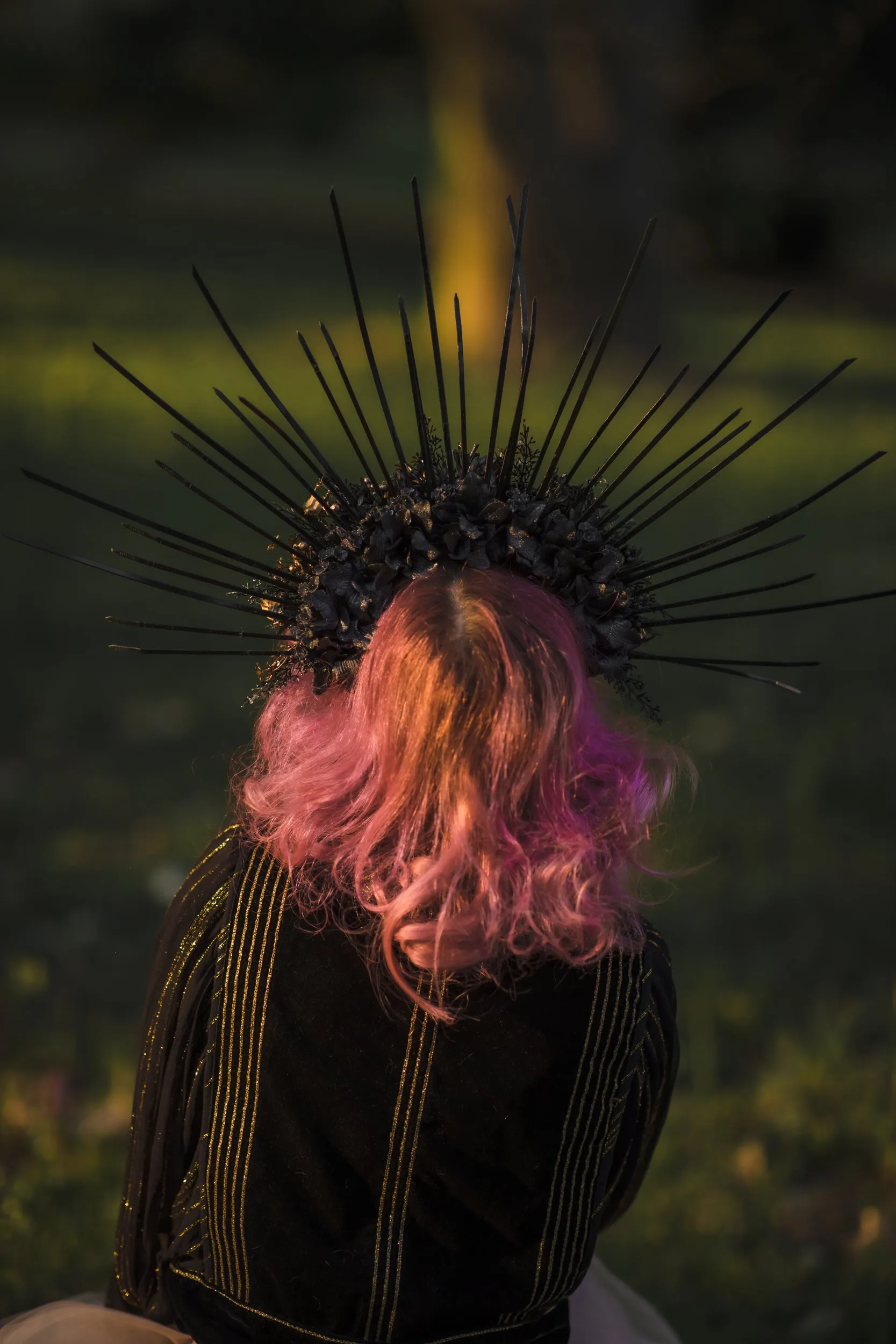 Flower black and gold halo crown Met gala crown Spiked wedding tiara Bridal headpiece Sun ray crown Black photoshoot halo crown Magaela