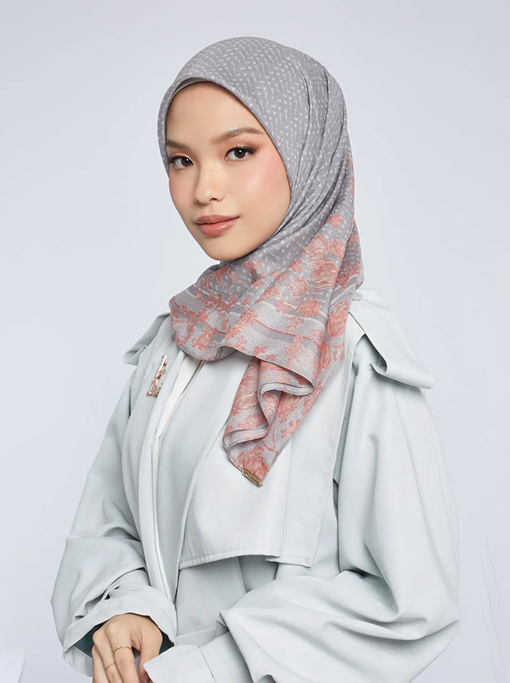 MONO SCRABBLE II SIGNATURE SCARF DOVE GREY