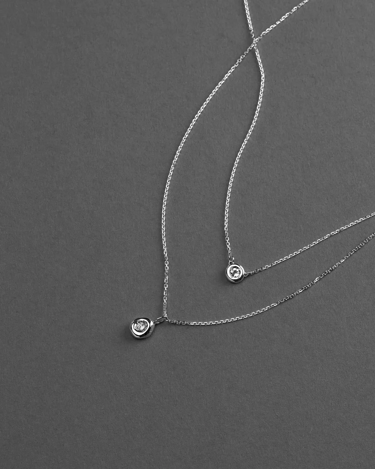 Pebble Stone Necklace | White Gold