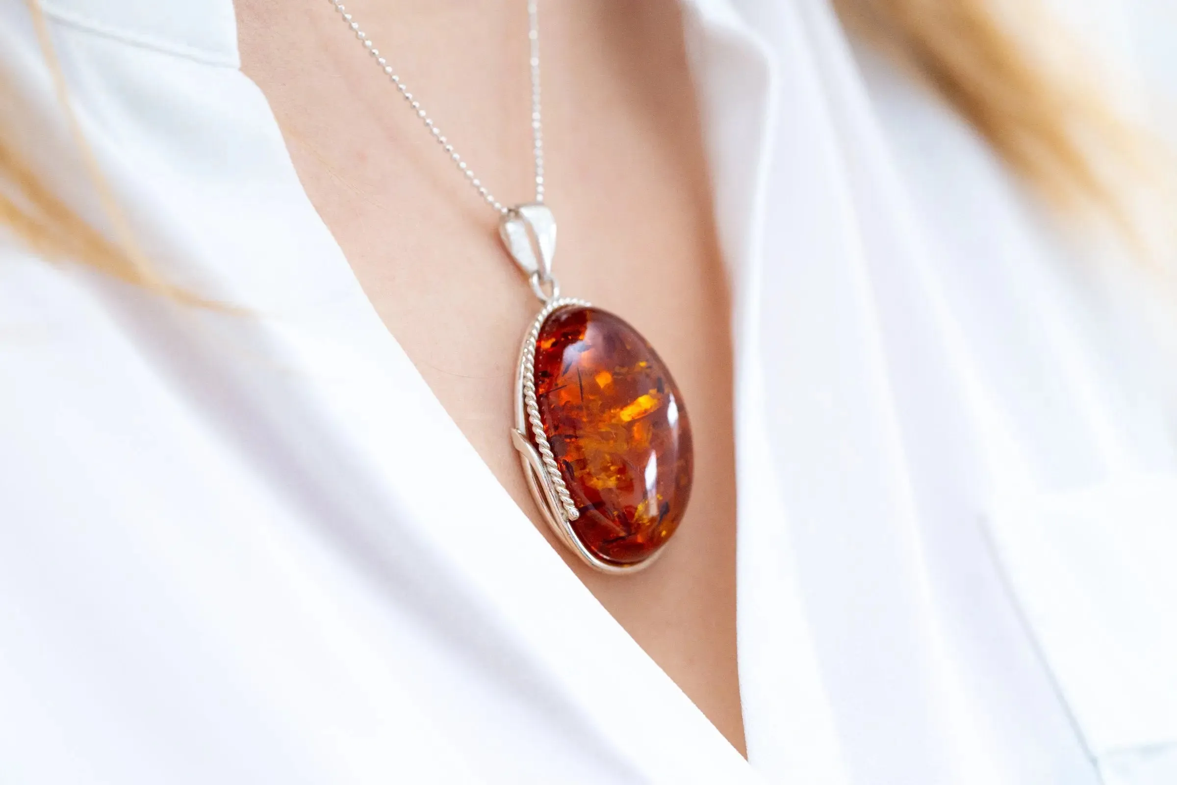 Rope Frame Statement Amber Pendant