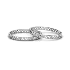 Striking 925 Sterling Silver Bangle