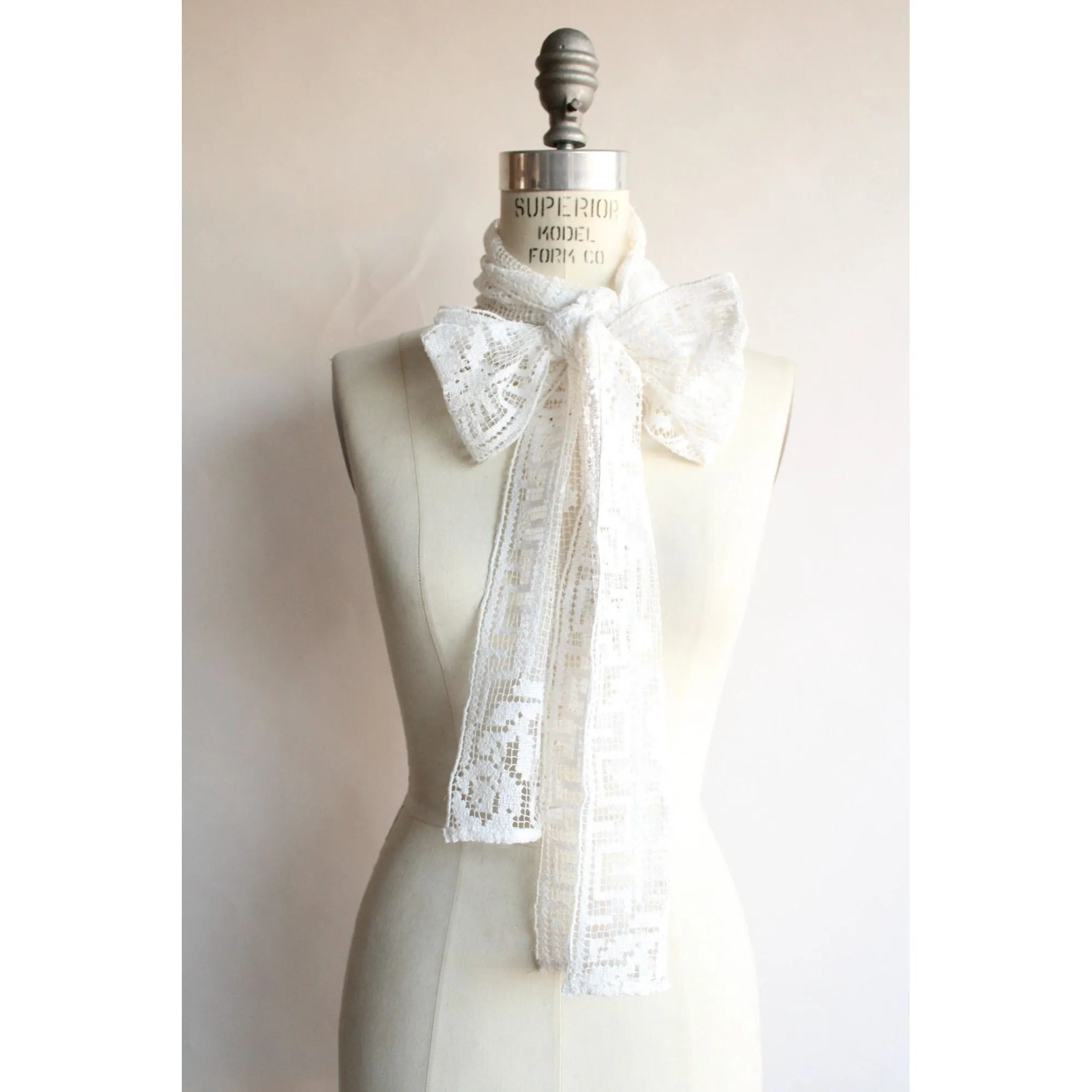 Vintage 1940s Lace Scarf or Trim