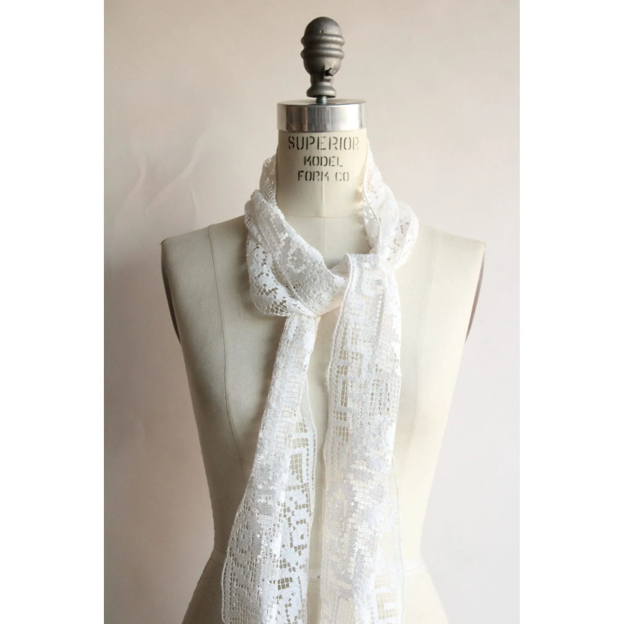 Vintage 1940s Lace Scarf or Trim