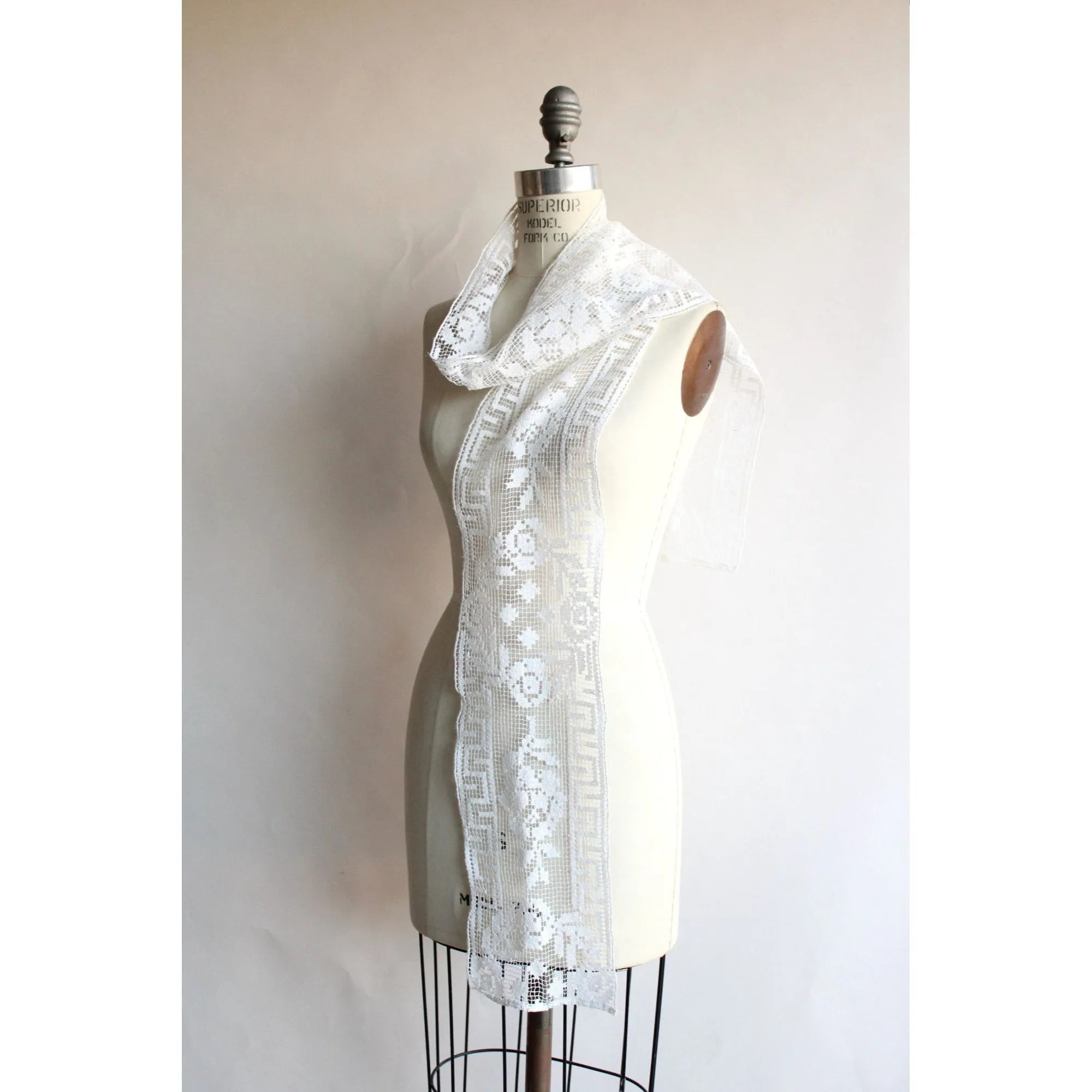 Vintage 1940s Lace Scarf or Trim