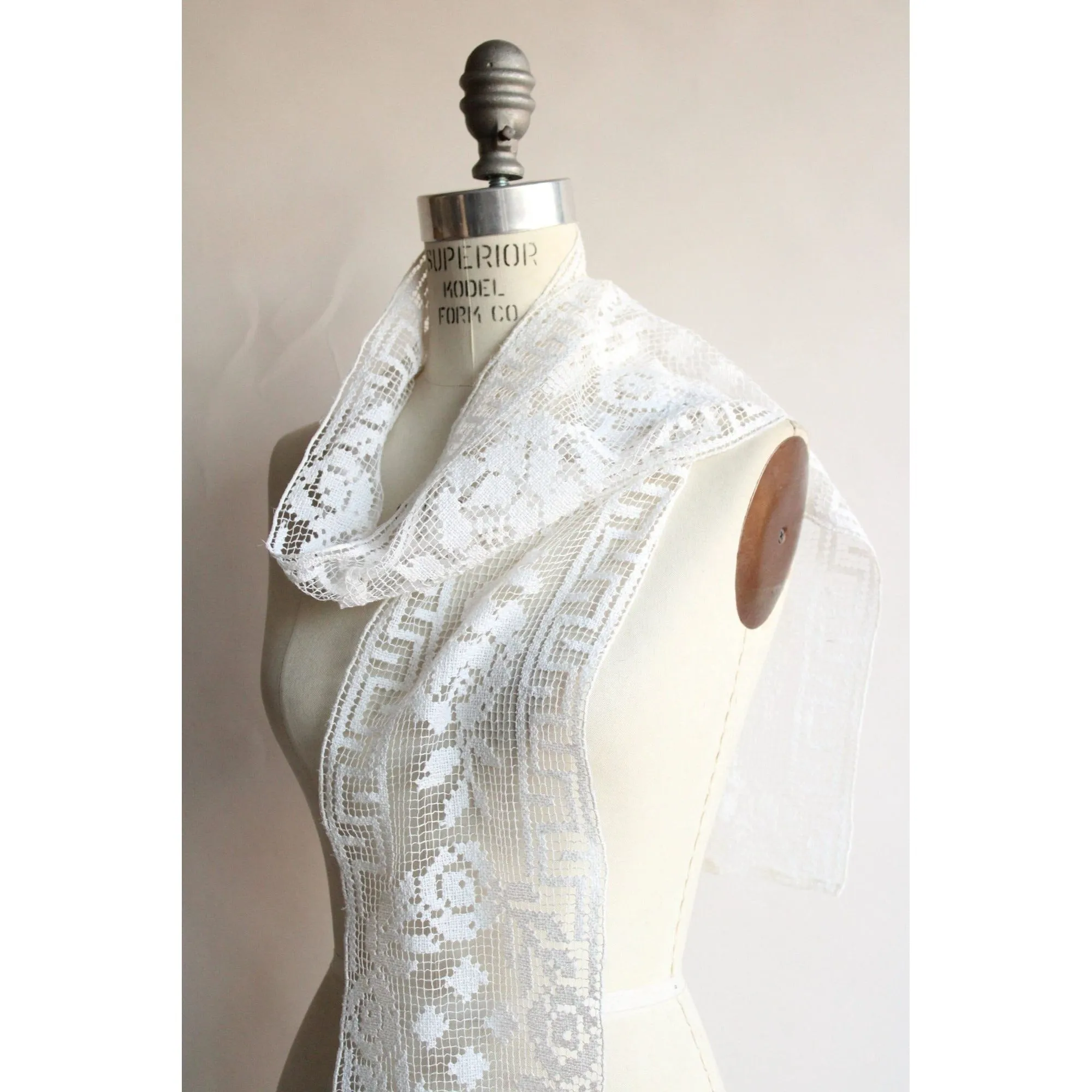 Vintage 1940s Lace Scarf or Trim