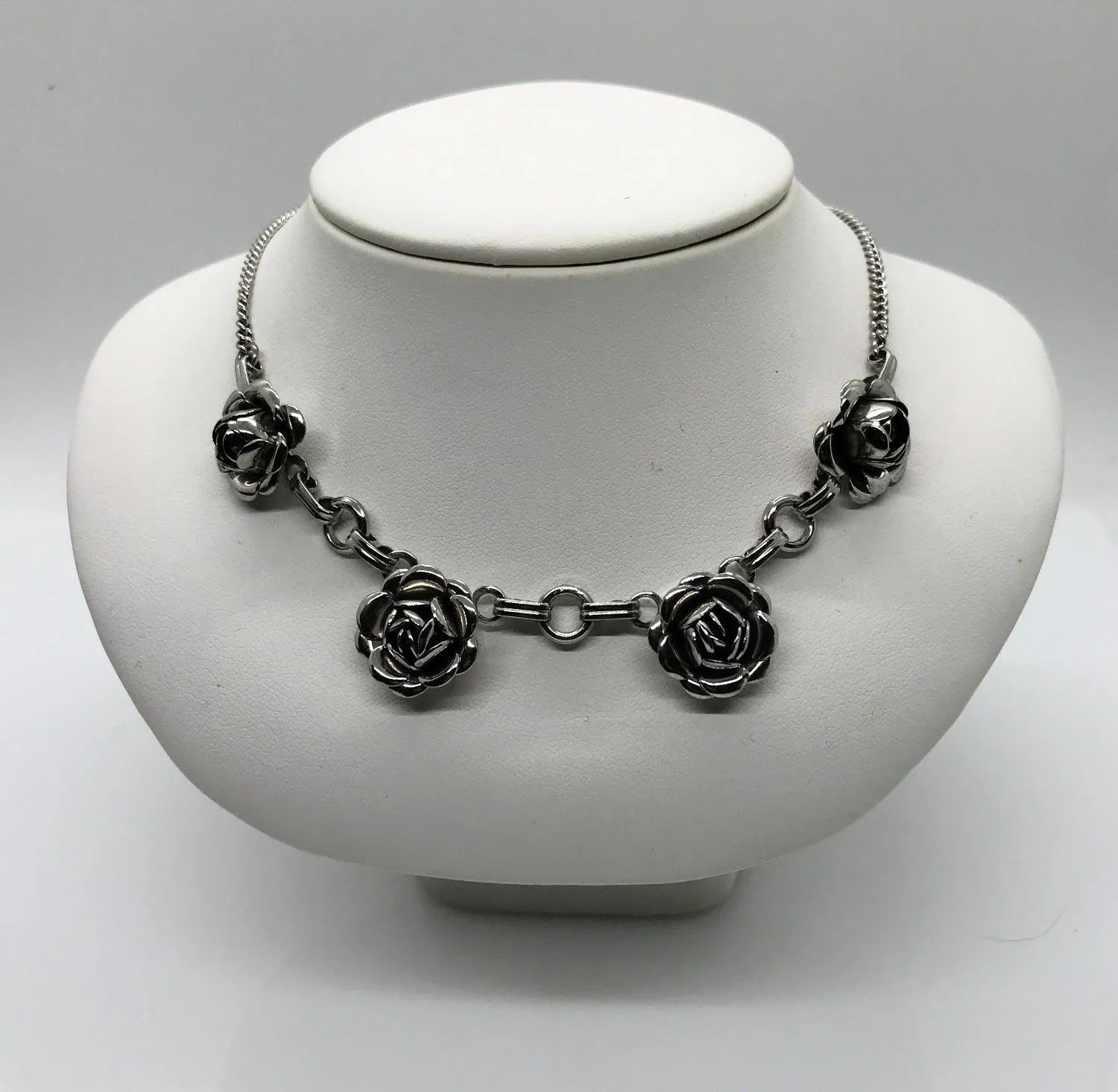 Vintage Pretty Silver Tone Rose Necklace