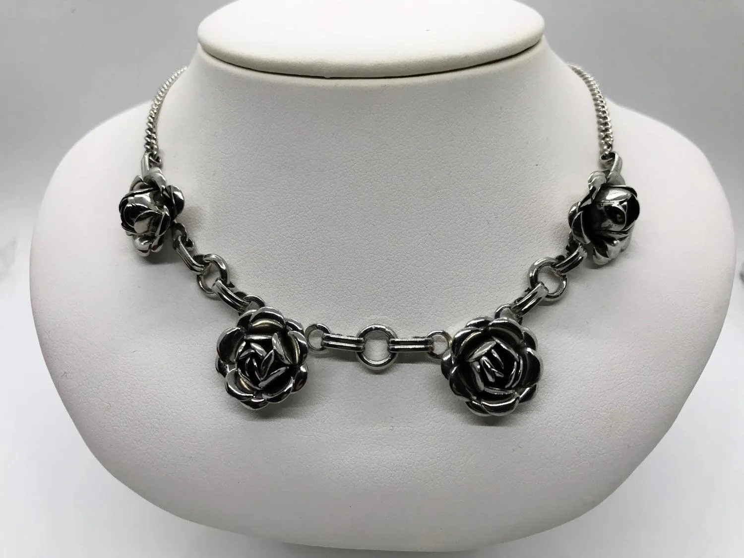 Vintage Pretty Silver Tone Rose Necklace